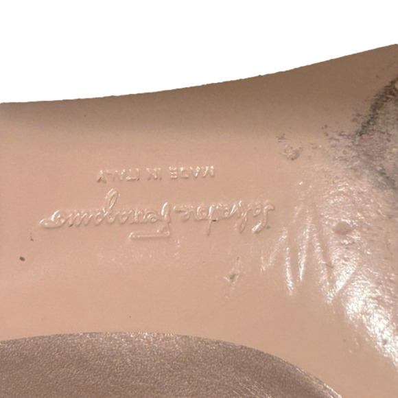 Salvatore Ferragamo Vera gold bow heeled shoe 7 1/2 - Picture 5 of 9